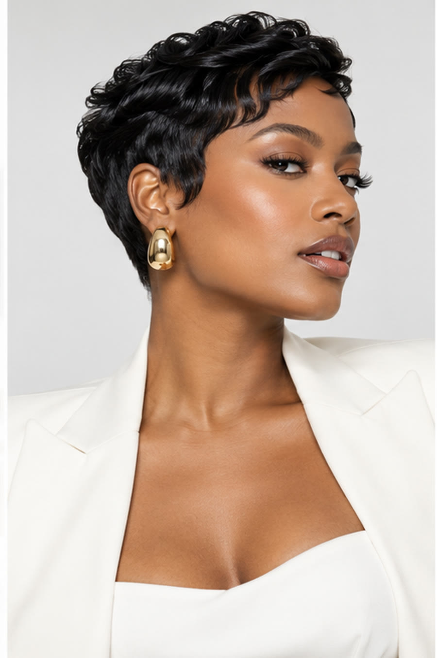 Editorial hairstyle inspiration: precise short cut
